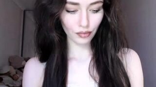 Brunette Solo Webcam Masturbation